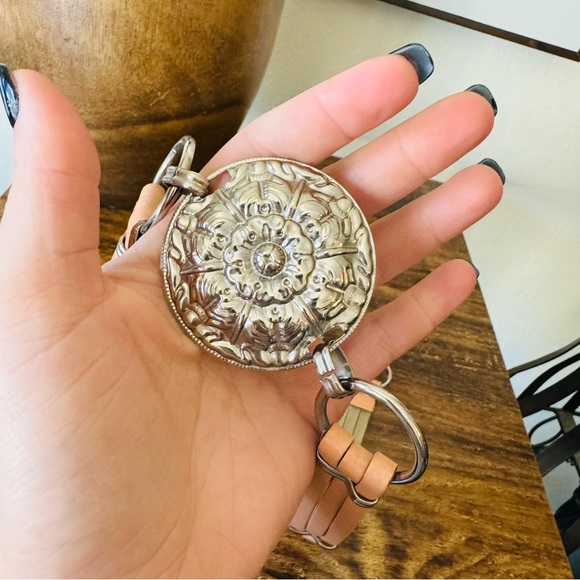 Leather and chain belt - Picture 3 of 7